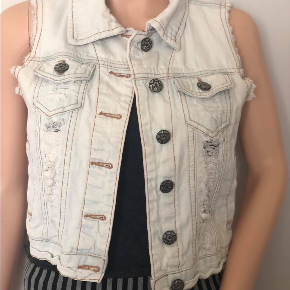 Sleeveless jean jacket